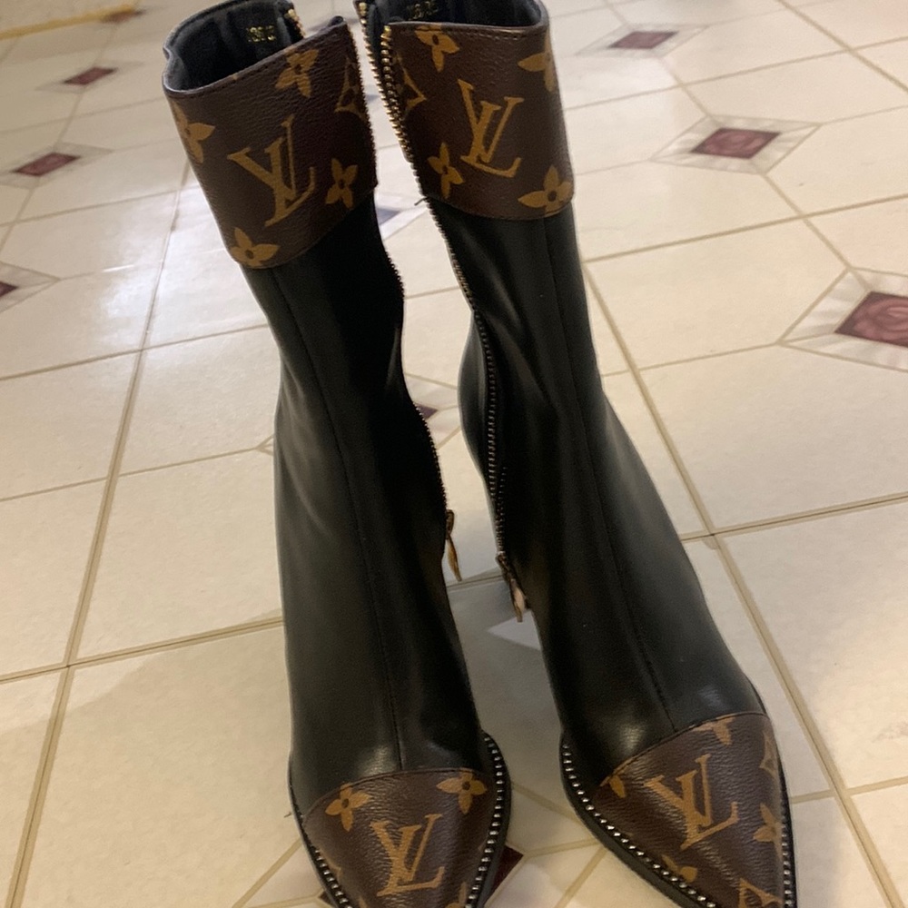 Louis Vuitton style boots